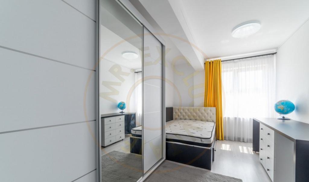 Inchiriere Apartament 3 camere bloc nou loc de parcare