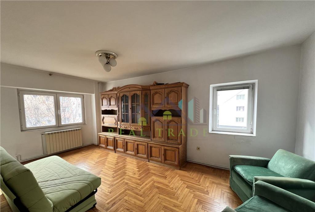 Apartament 3 camere 2 bai intrare Racadau