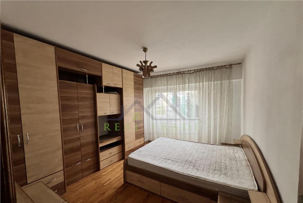 Apartament 3 camere 2 bai intrare Racadau