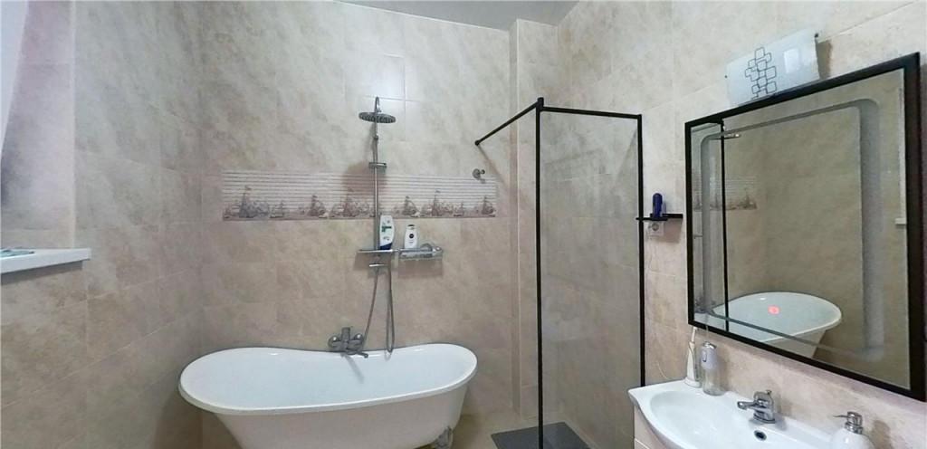 Vila 3 dormitoare cu bai proprii teren 660 mp a