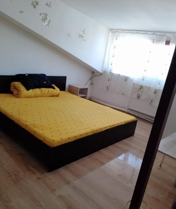 Inchiriez camera pentru baieti