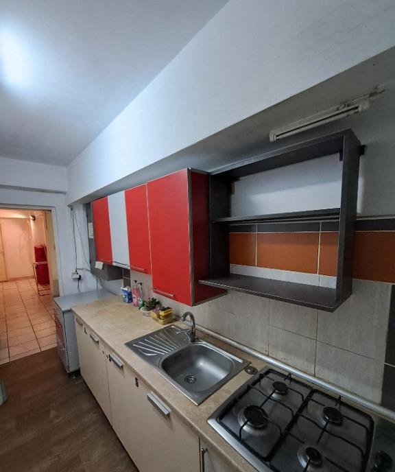 Inchiriez camera pentru baieti