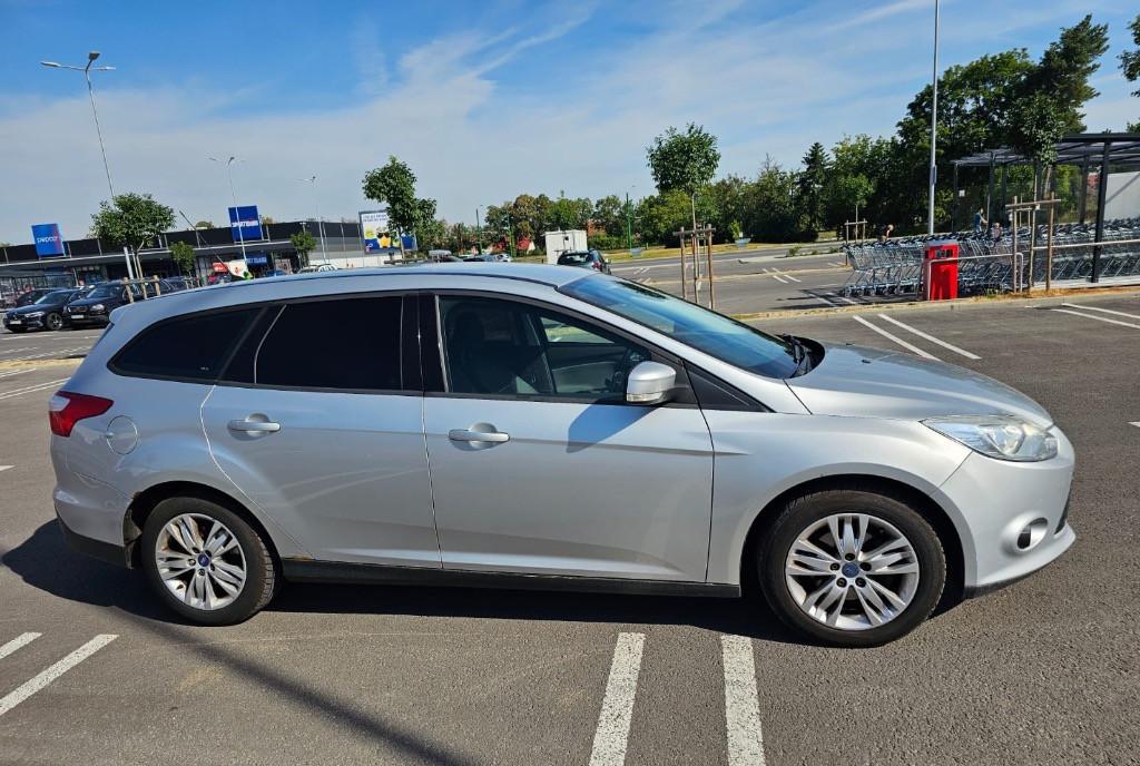 Ford focus 1 6 an 2012 3 200 eur