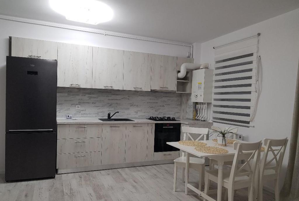 Apartament 3 camere de inchiriat/disponibil imediat
