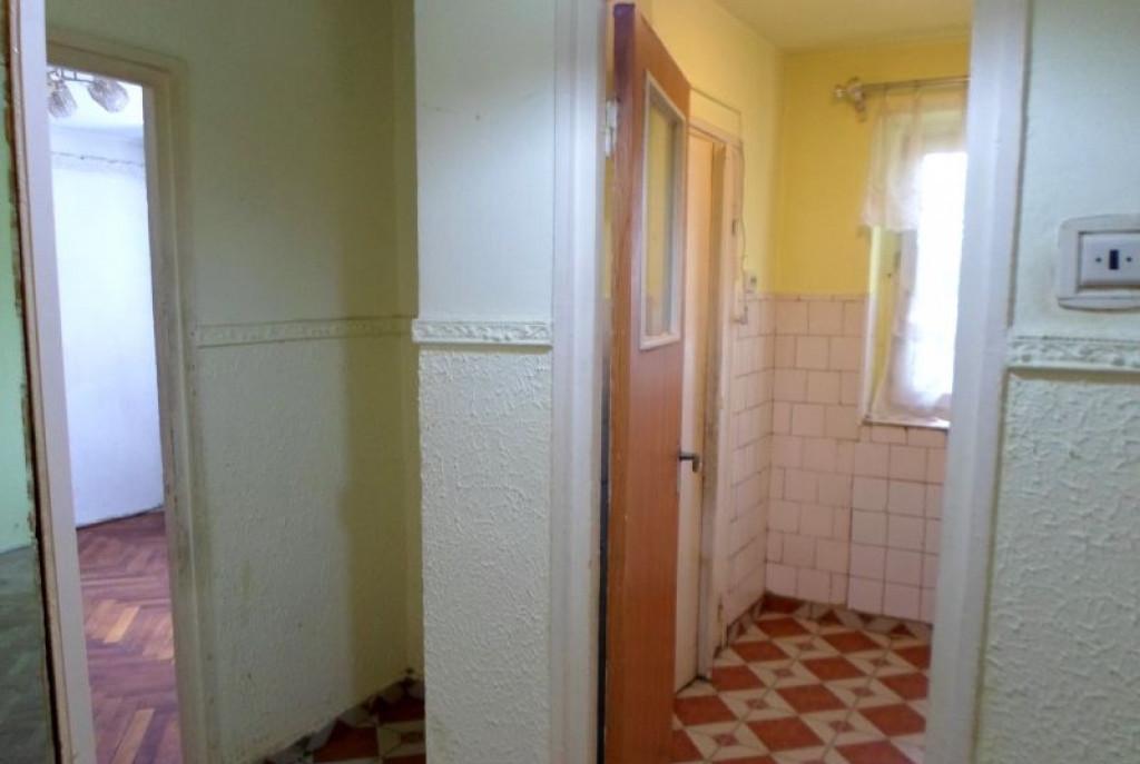 Apartament 3 camere decomandat parter Ploiesti Cina