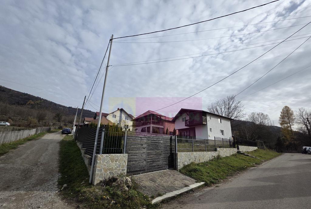 Vila de vacanta cu 4 camere de vanzare in Valea Doftanei