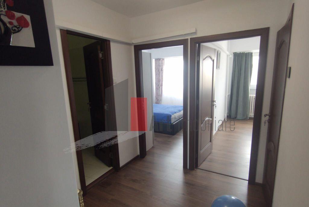 Vanzare apartament decomandat 4 camere Bd Obregia Pas