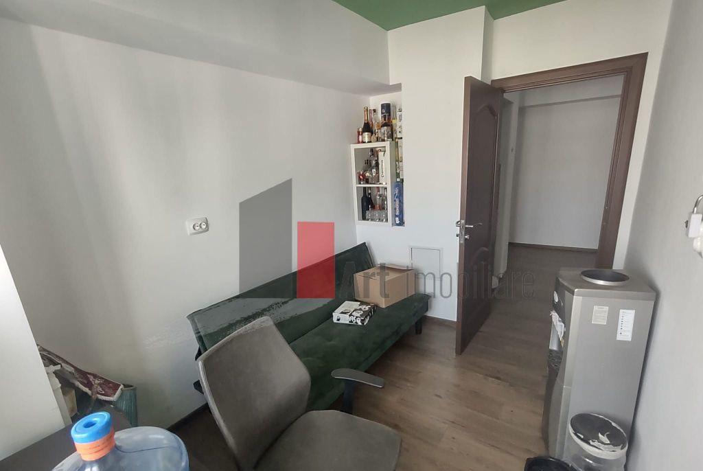 Vanzare apartament decomandat 4 camere Bd Obregia Pas