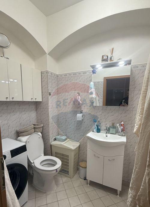 Apartament cu 3 camere pe Nicolae Iorga la parter