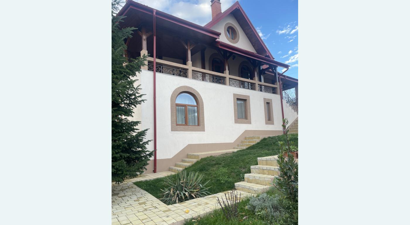 vila in Iasi zona Bucium -plopii fara a sot 430 mp utili