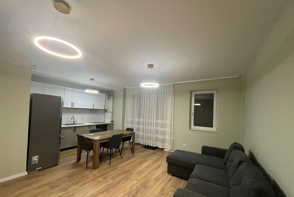 Inchiriez ap 3 camere 67 m2 in zona Vivo Urbano Panoramic Floresti