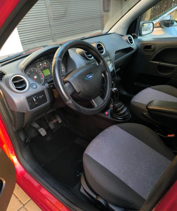 Ford Fiesta 1 4 TDCI Primul Proprietar 2 100 eur