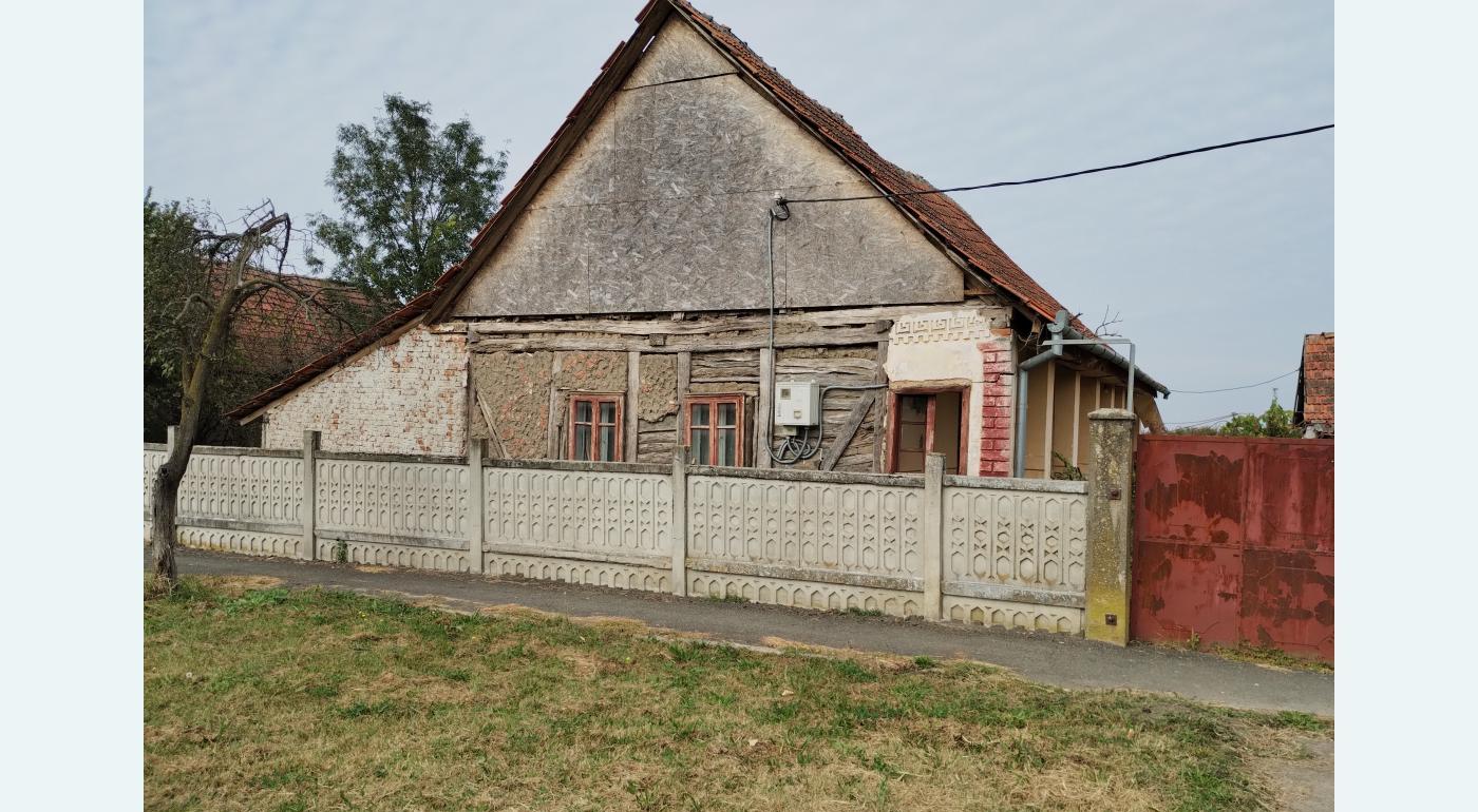 Casa veche 1955 si teren intravilan 6153 mp Sinersig