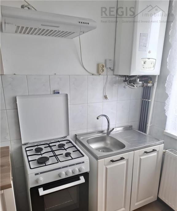 Apartament Renovat cu 2 Camere si Parcare in Astra
