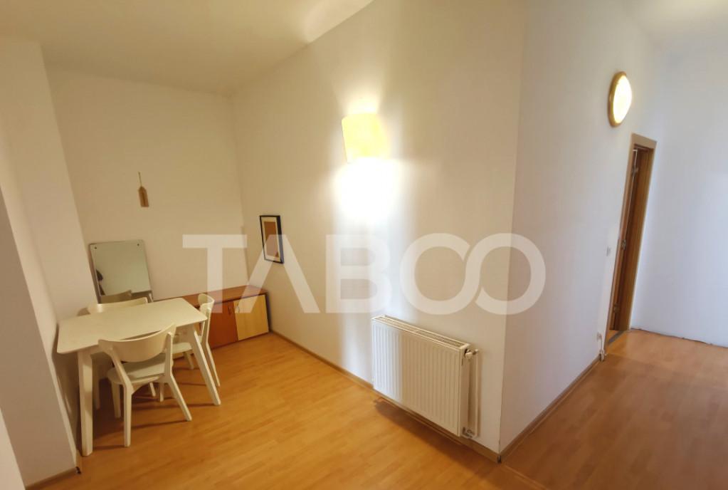 Apartament 3 camere cu geamuri spre strada Nicolae Balcescu