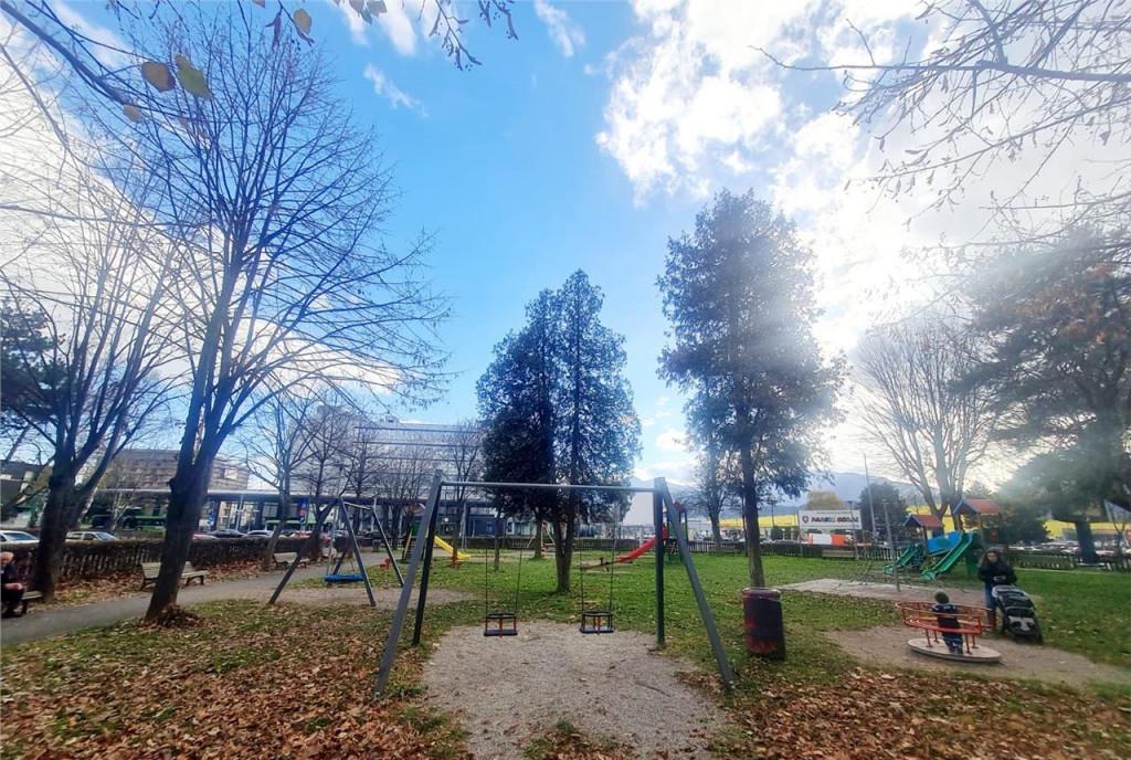 In proximitatea Parcului Coral garsoniera renovabila carti