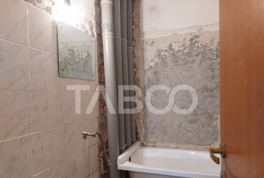 Apartament 40 mp 2 camere decomandate balcon Cis