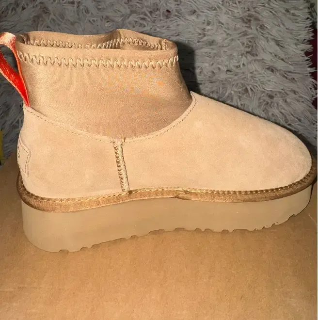 Cizme UGG Classic Mini Dipper