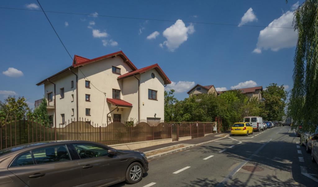 O proprietate imobiliara deosebita formata casa si