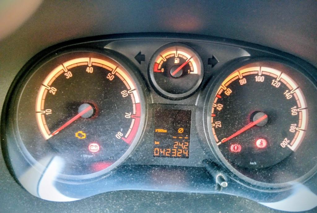 Opel Corsa D 2011 3 850 eur