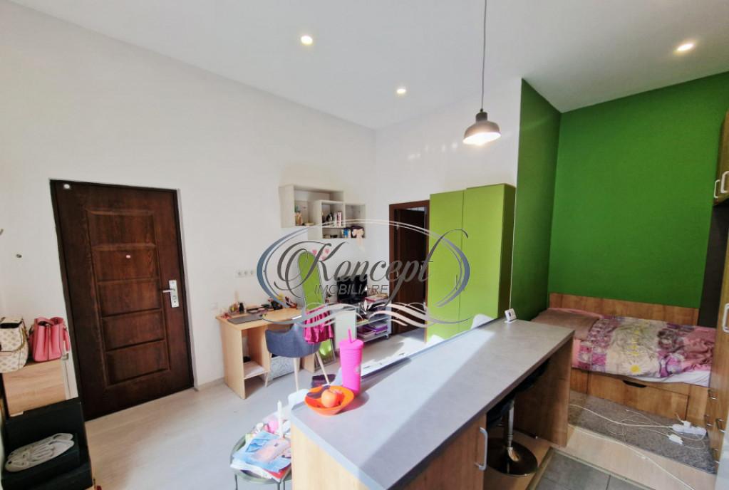 Investitie ideala casa cu 2 unitati locative si curte str