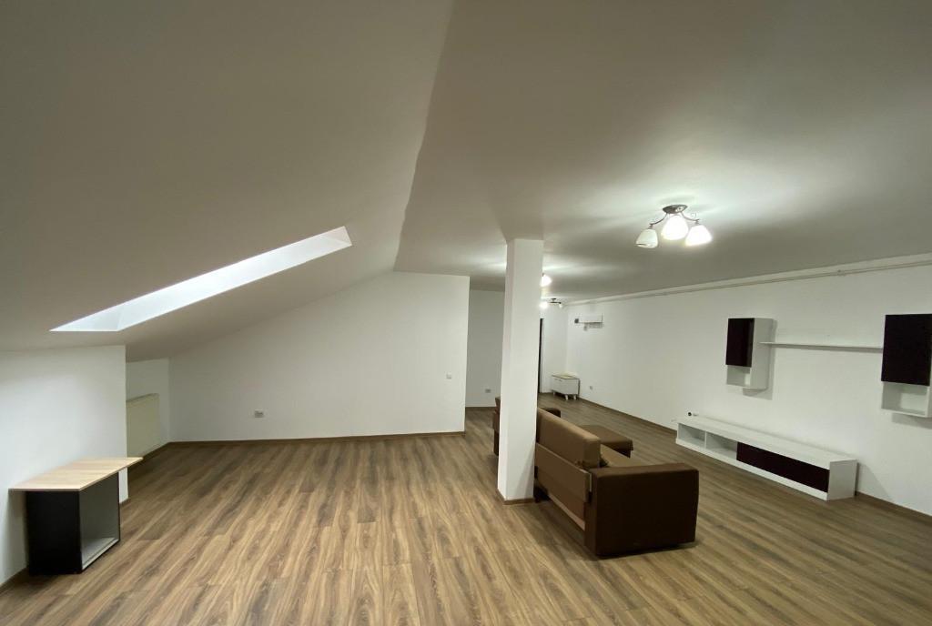 Sub pretul pietei Apartament 2 camere/decomandat/mansarda/Porii