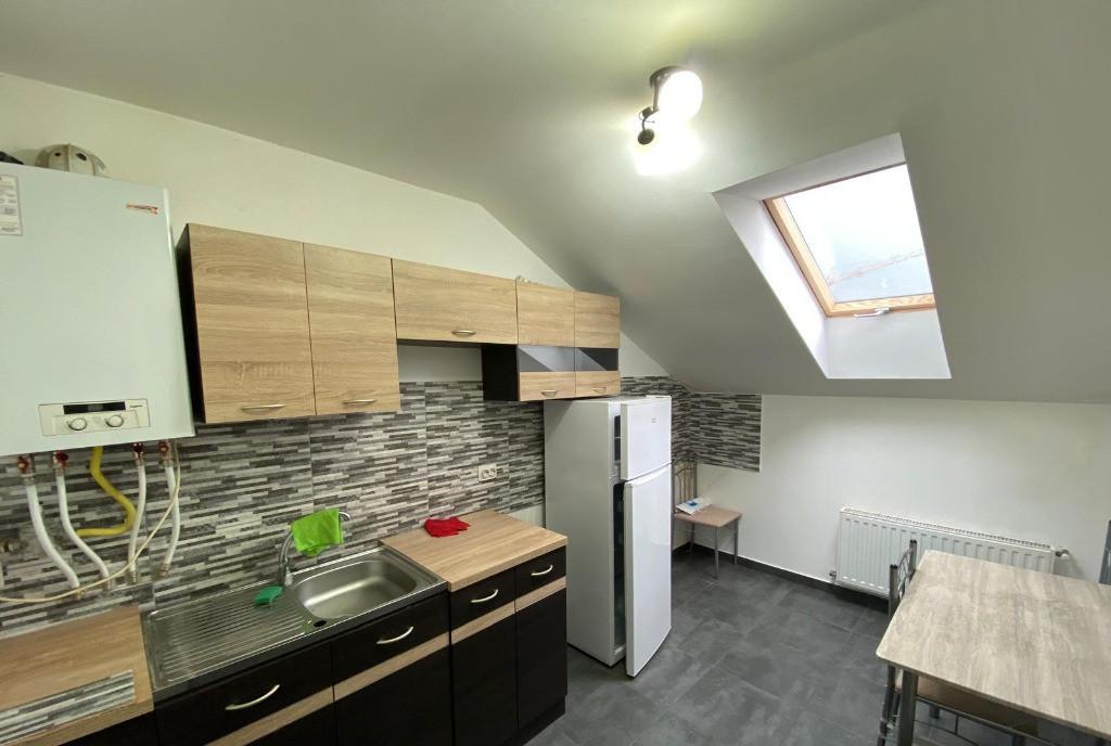 Sub pretul pietei Apartament 2 camere/decomandat/mansarda/Porii