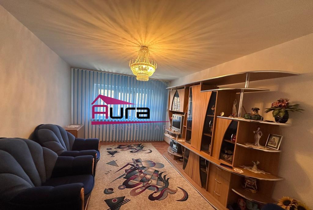 Apartament 3 camere zona E3 etaj 2