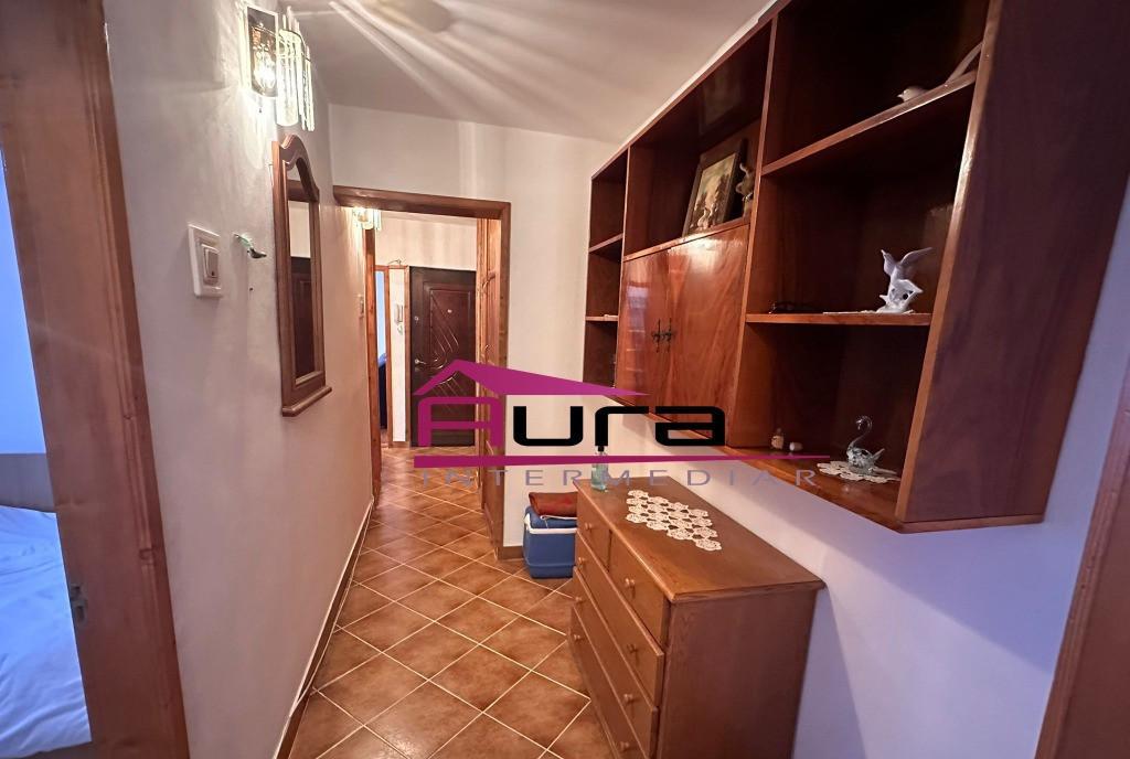 Apartament 3 camere zona E3 etaj 2