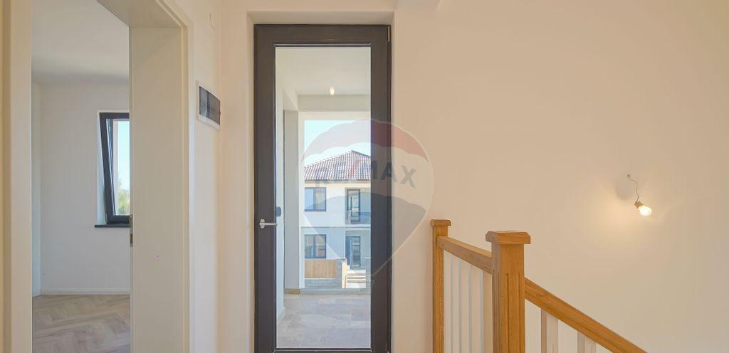 Casa / Vila cu 5 camere de vanzare