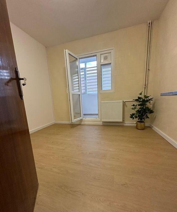 2 Camere Decomandat Metrou Aparatorii Patriei Etaj In