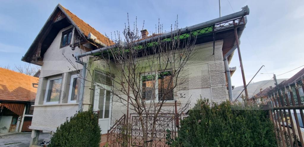 Casa cu 2 apartamente 210 mp 1350 mp teren in