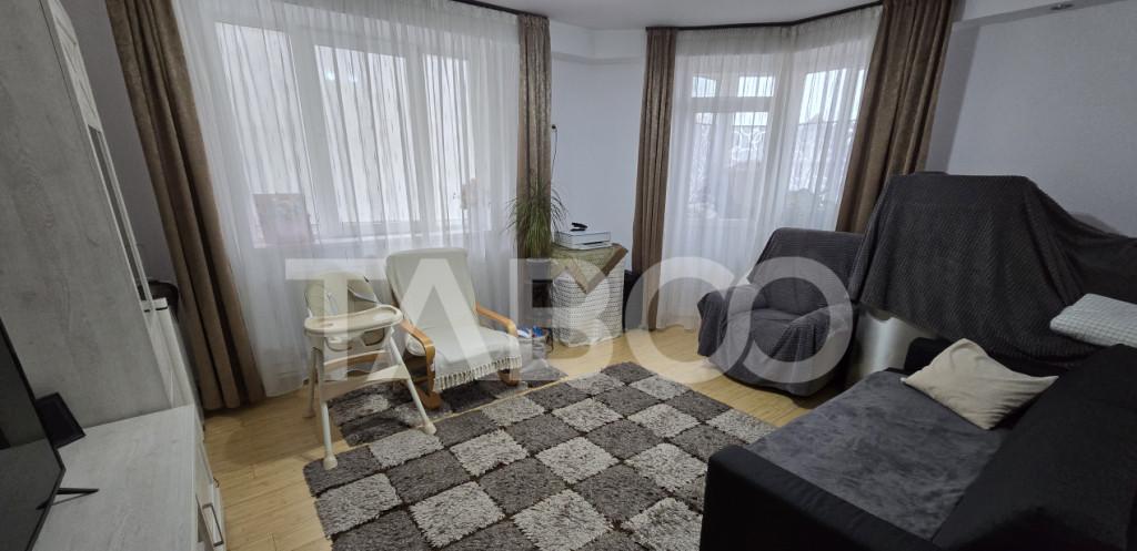 Apartament de vanzare 64mp 3 camere etaj intermediar balcon