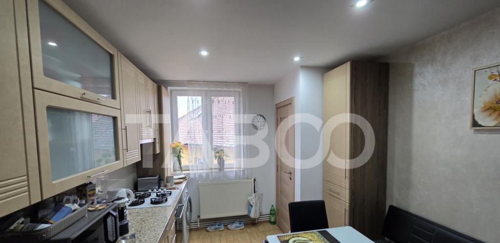 Apartament de vanzare 64mp 3 camere etaj intermediar balcon