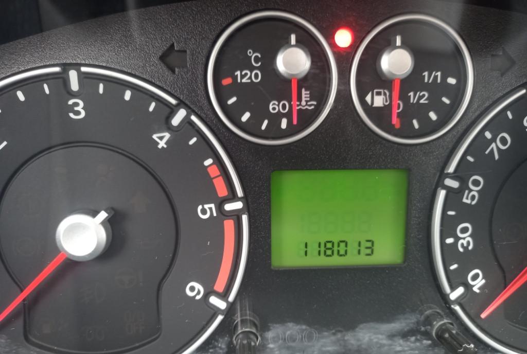 Ford fiesta consum mic 2 000 eur