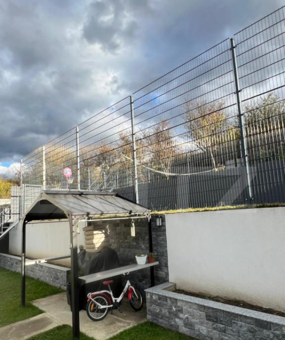 Vila cu finisaje lux si teren de 832mp la intrare in Dezm