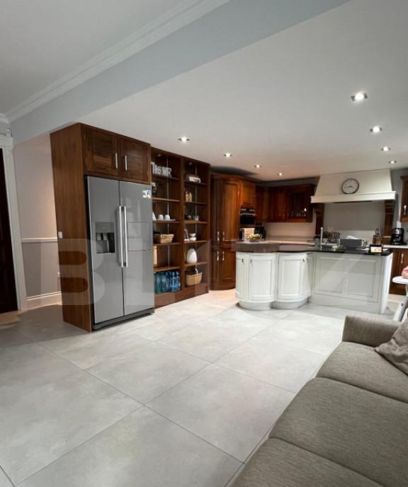 Vila cu finisaje lux si teren de 832mp la intrare in Dezm