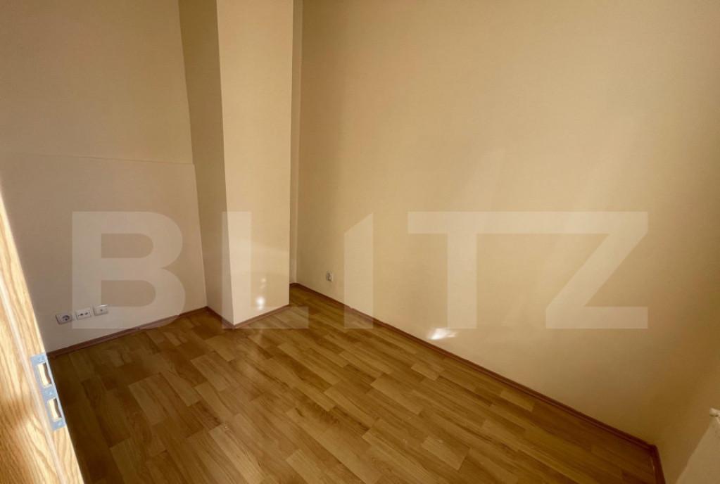 Spatiu de birou 60 mp parcare tavan inalt zona Horea