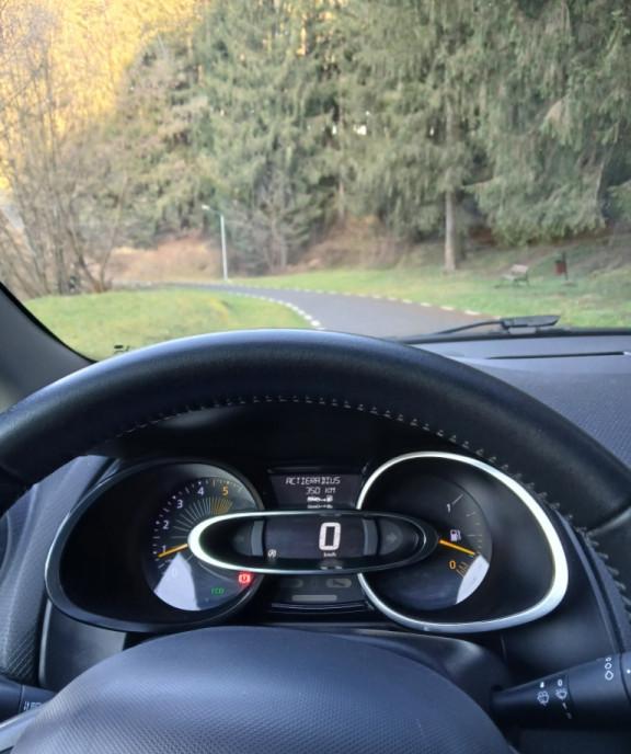 Renault clio 2015 5 250 eur