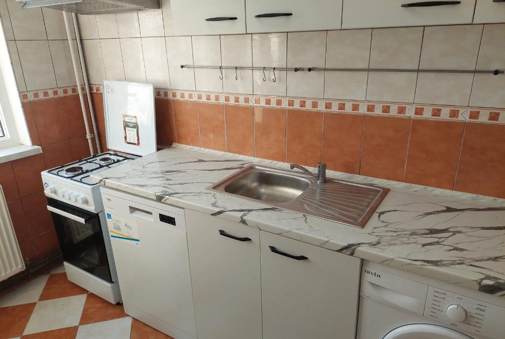 Cornisa Apartament 2 camere decomandat direct proprietar