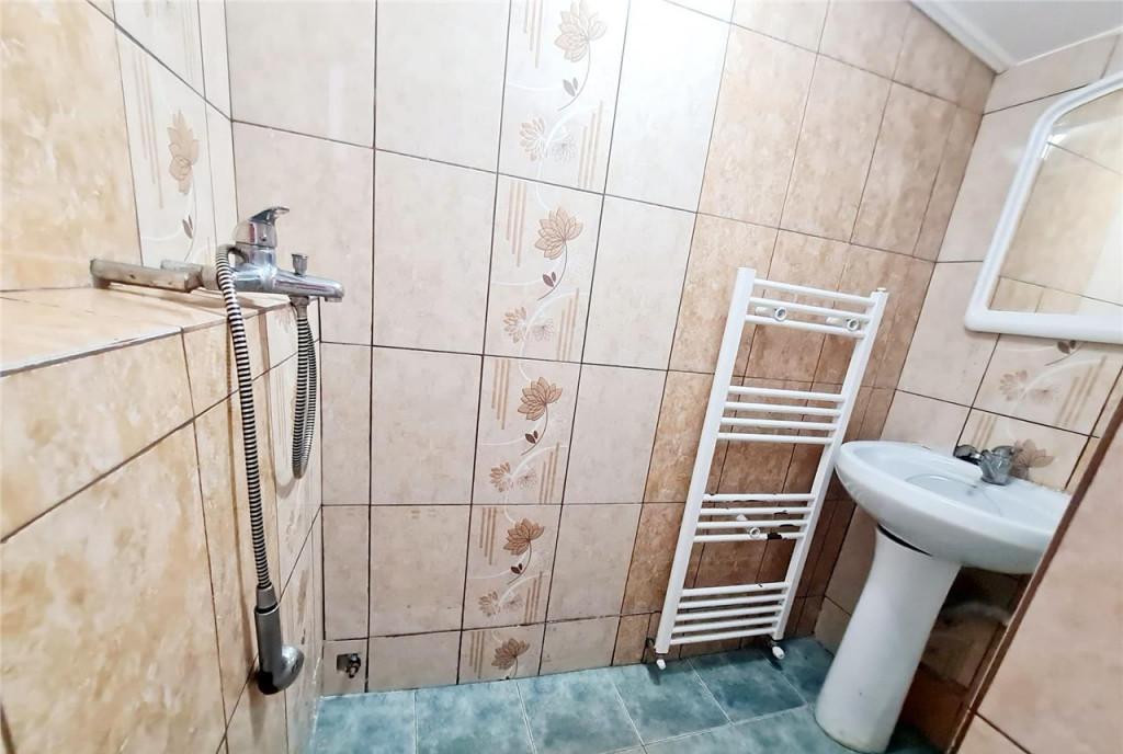 Spatiu pretabil activitati catering fast food acces stradal