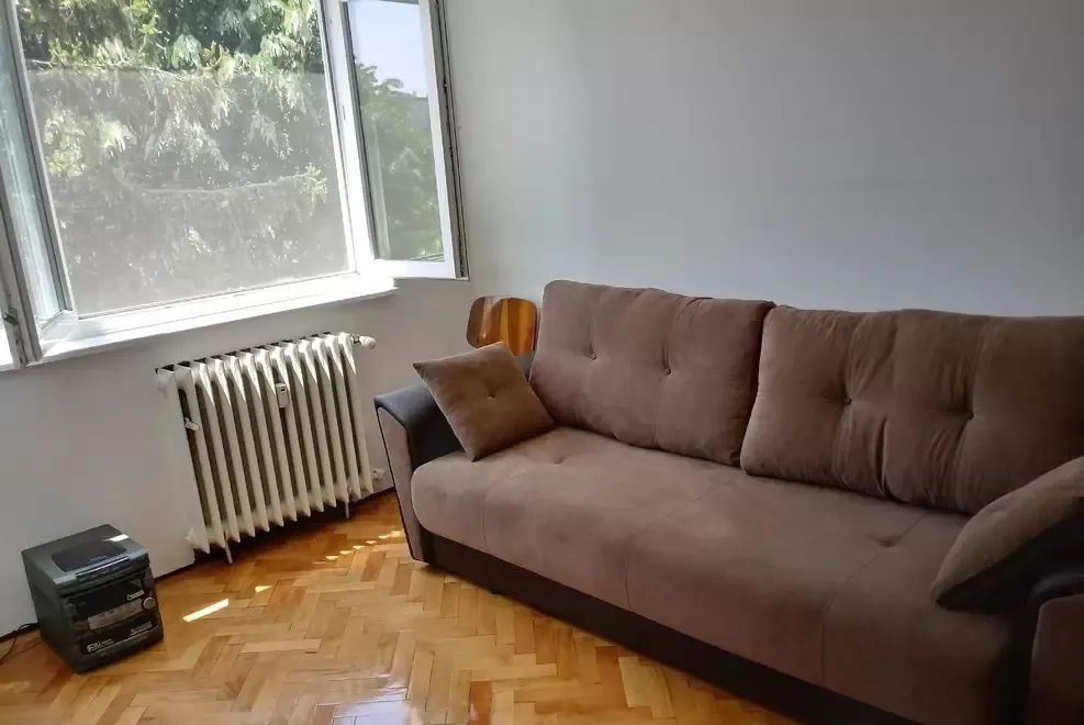 Vand apartament 2 confort 1 zona Nord Catinei