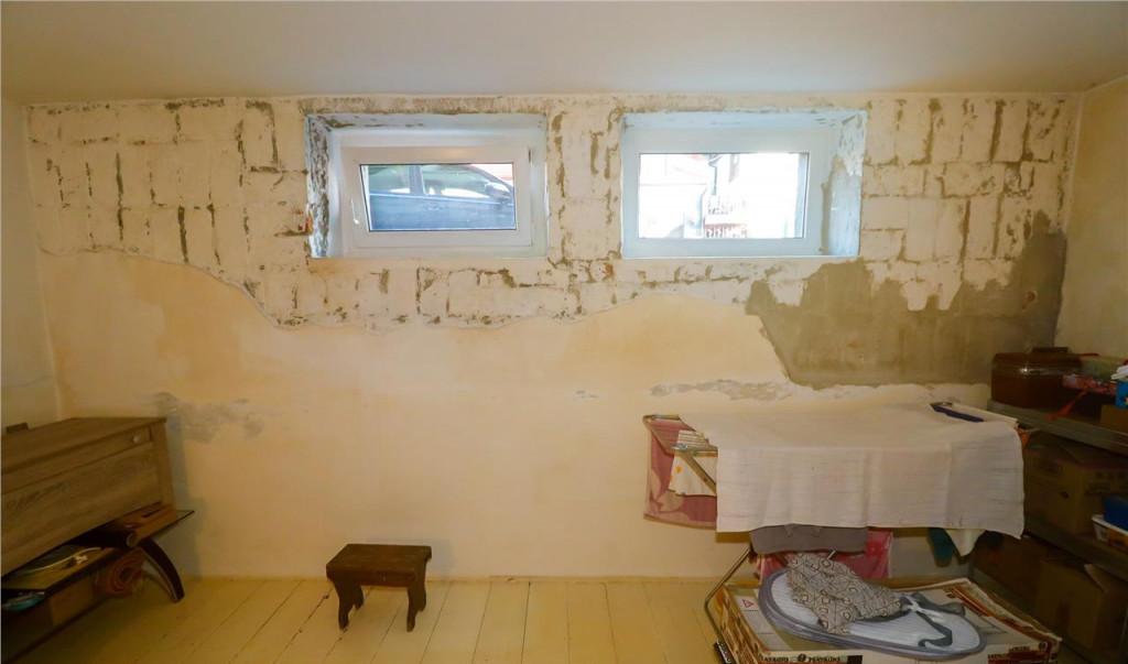 Apartament in vila Central cu potential rezidential inves