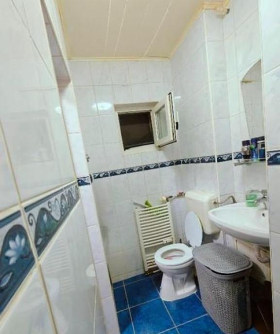 Apartament 3 camere decomandat 3 minute metrou Aparatorii