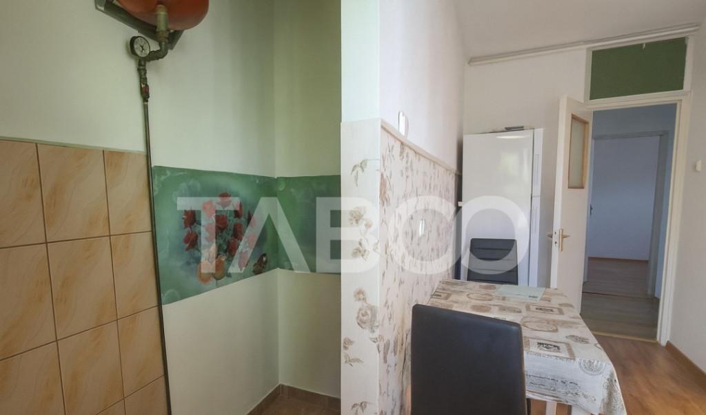 Strand 3 camere cu balcon si pivnita la etajul 4