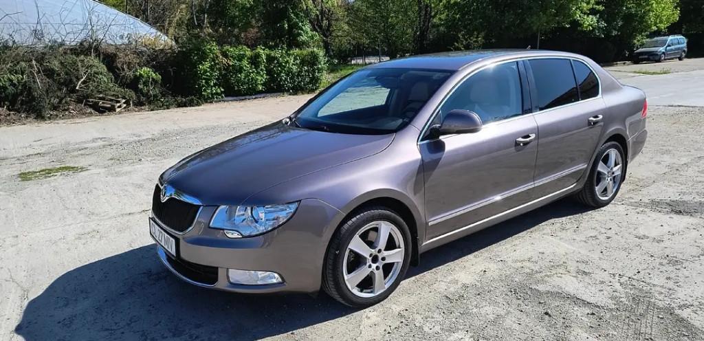 Skoda superb 4x4 7 999 eur