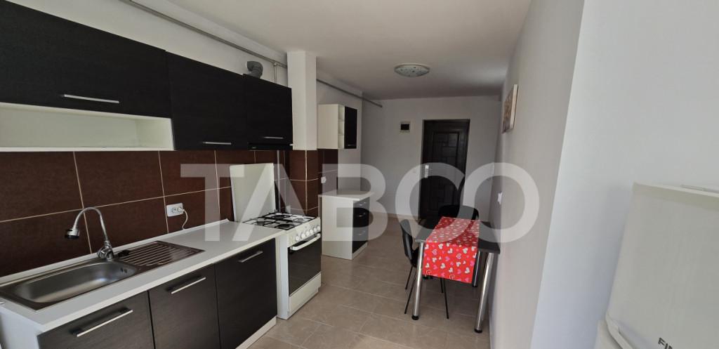 Apartament de vanzare 3 camere luminoase si balcon in zona T