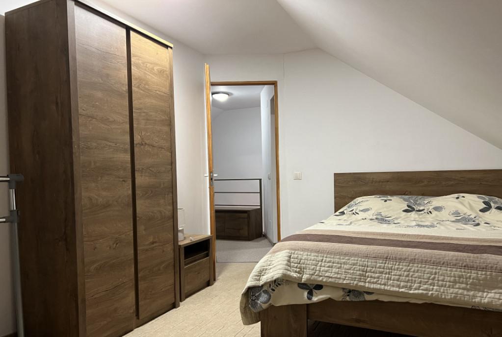 Apartament la casa 3 camere trei stejari spital