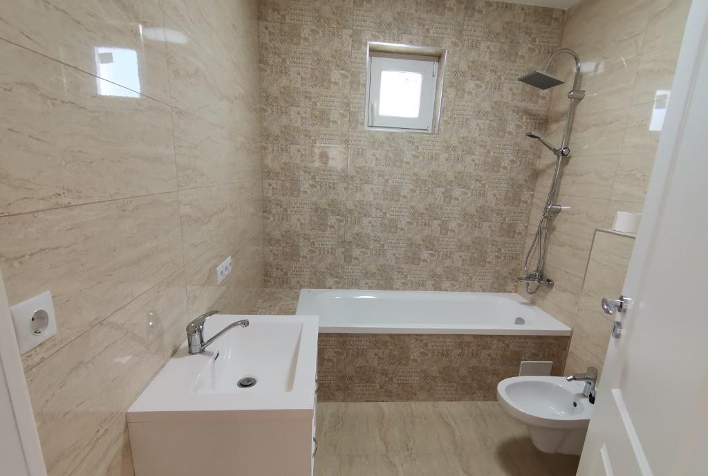 Inchiriez ap 2 camere decomandat nou nemobilat zona Calea Surii Mici