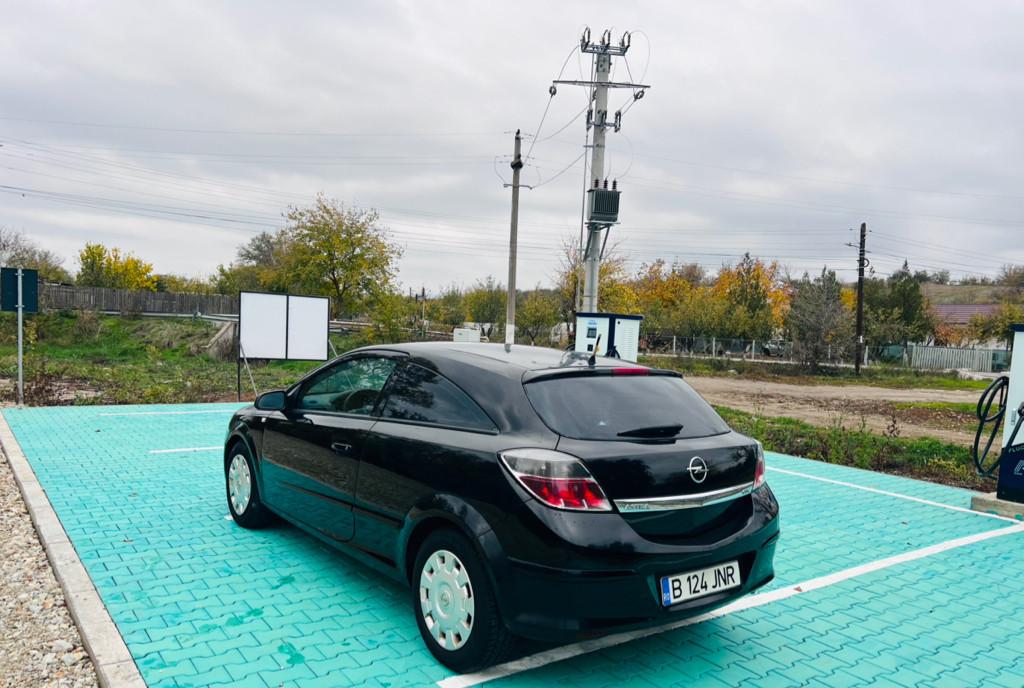 Opel Astra H GTC 1 6 Benzina 1 800 eur